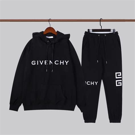 givenchy trainingspak